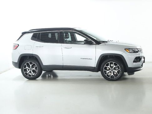 Used 2025 Jeep Compass Limited AWD/4WD image 11