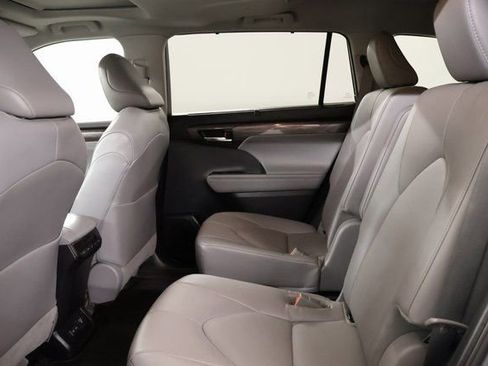 Used 2023 Toyota Highlander Limited AWD/4WD image 27