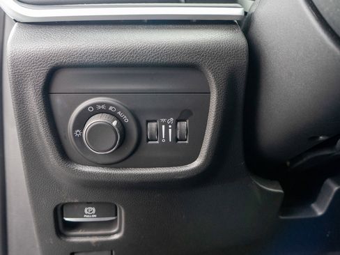 Used 2024 Jeep Grand Cherokee Altitude AWD/4WD image 16