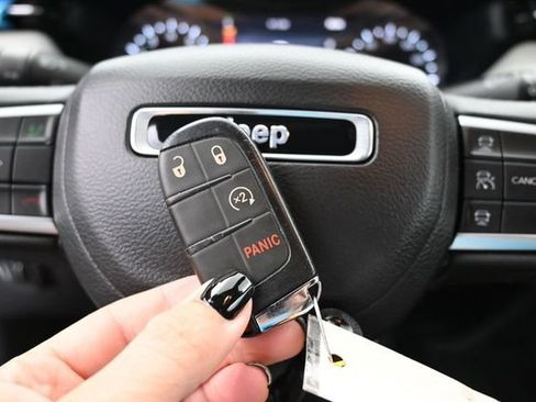 Used 2025 Jeep Compass Limited AWD/4WD image 35