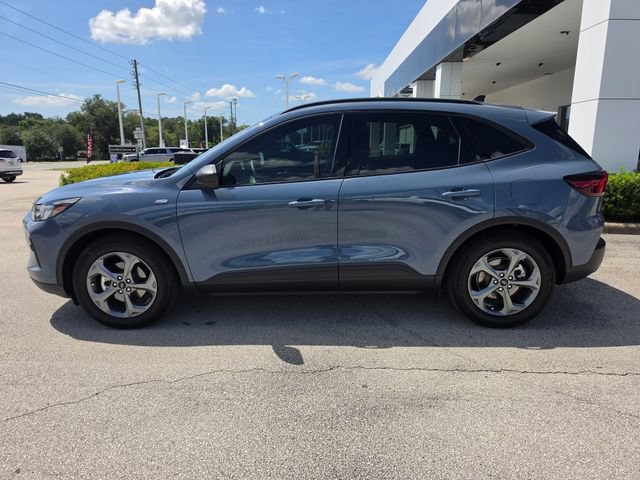 Used 2025 Ford Escape ST-Line w/ Tech Pack #1 FWD image 2
