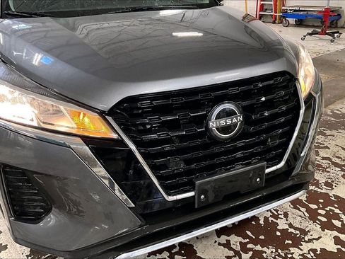 Used 2022 Nissan Kicks SV FWD image 3