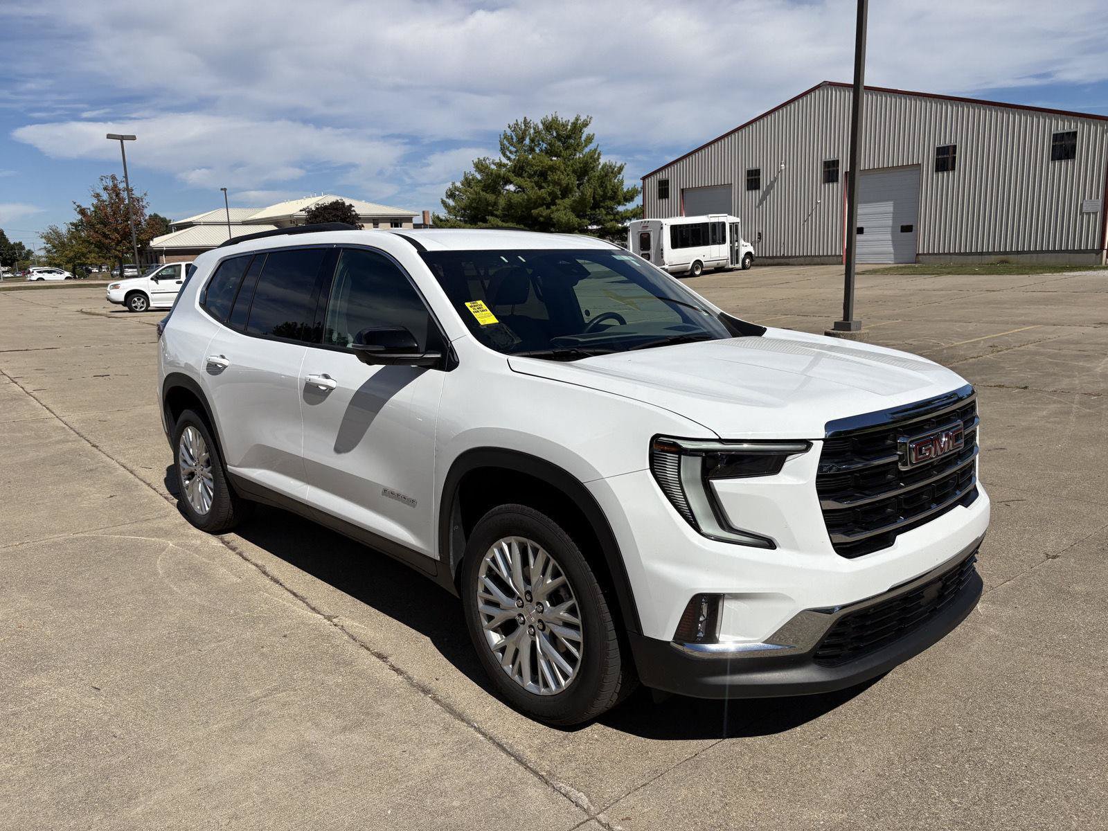 Used 2026 GMC Acadia Elevation w/ Elevation Premium Package FWD image 2