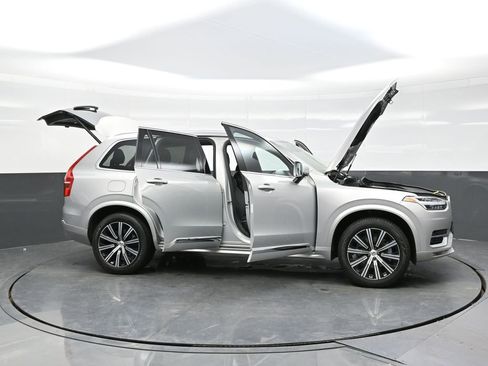 Used 2025 Volvo XC90 B5 Core AWD/4WD image 44