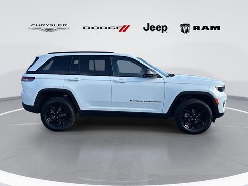 New 2025 Jeep Grand Cherokee Altitude RWD image 2