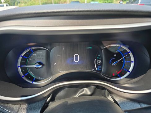 Used 2024 Chrysler Pacifica Limited FWD image 24