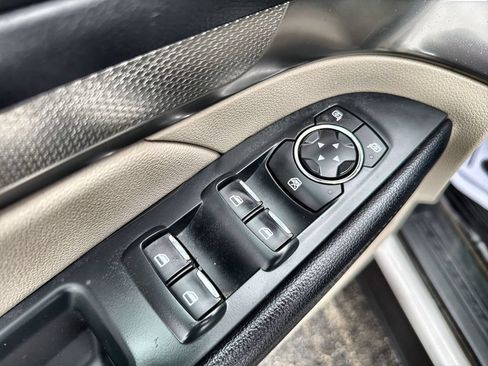 Used 2018 Ford Explorer XLT w/ Equipment Group 202A AWD/4WD image 15