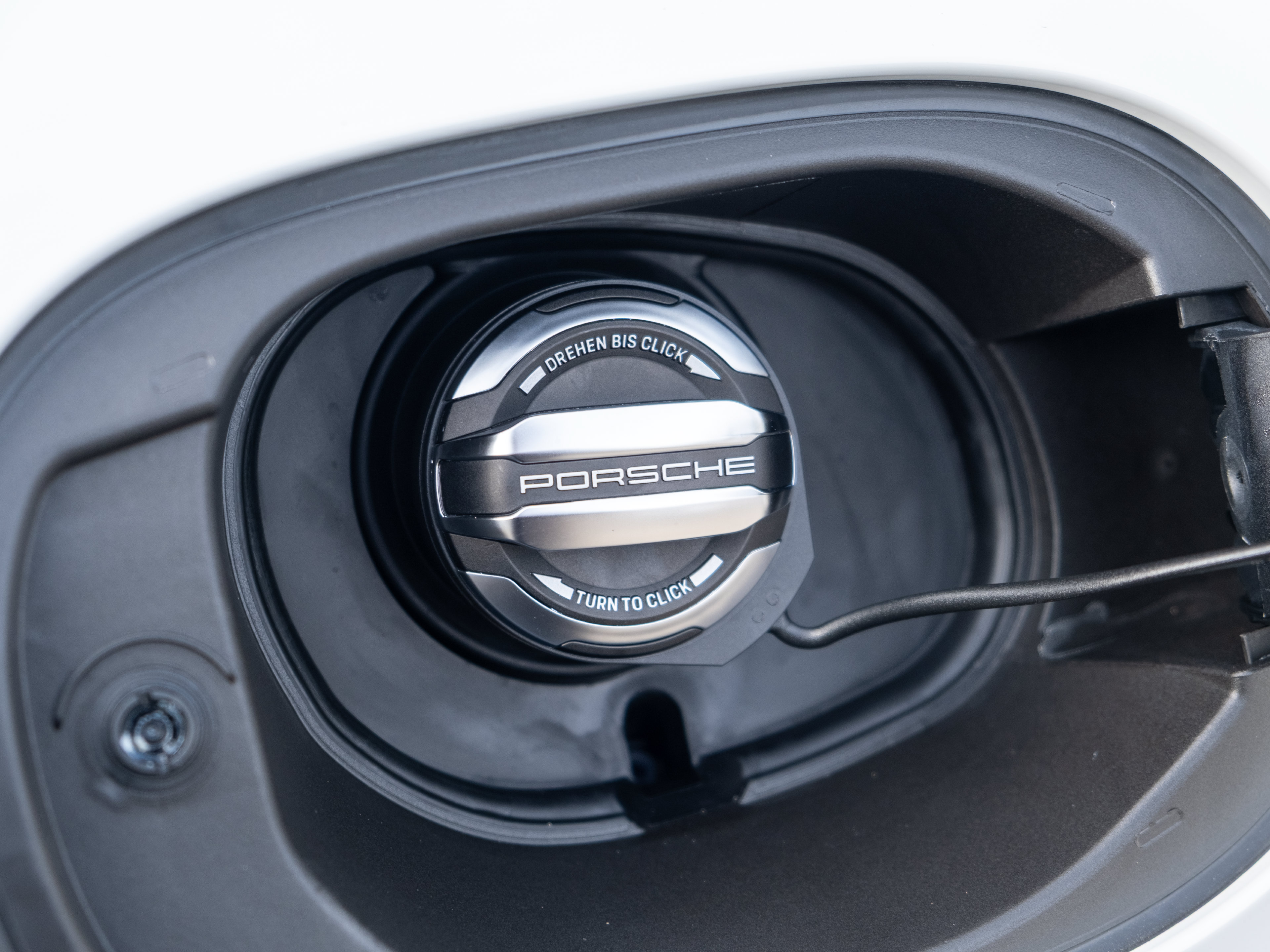 Certified 2026 Porsche Macan AWD/4WD image 19