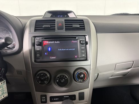 Used 2013 Toyota Corolla LE image 22