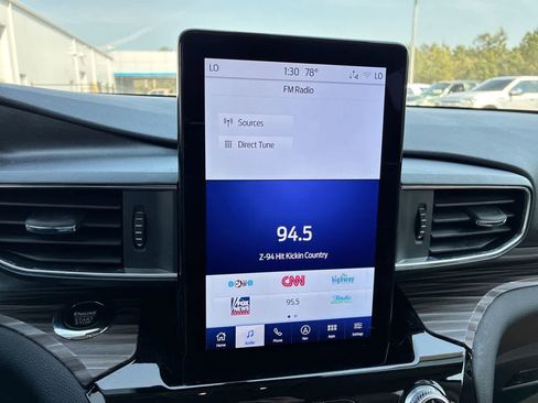 Used 2023 Ford Explorer Limited w/ Limited Technology Package image 13