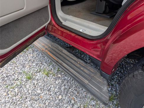 Used 2006 Lincoln Navigator Luxury RWD image 34