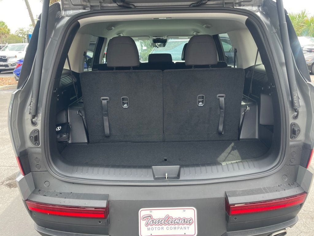 Used 2026 Hyundai Santa Fe SE FWD image 5