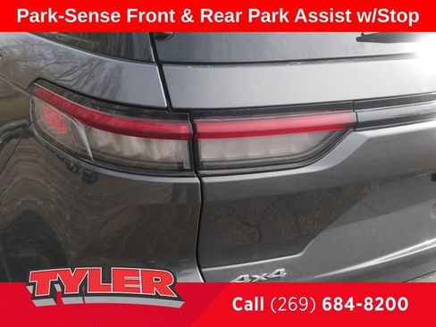 Certified 2022 Jeep Grand Cherokee Limited w/ Luxury Tech Group II AWD/4WD image 12