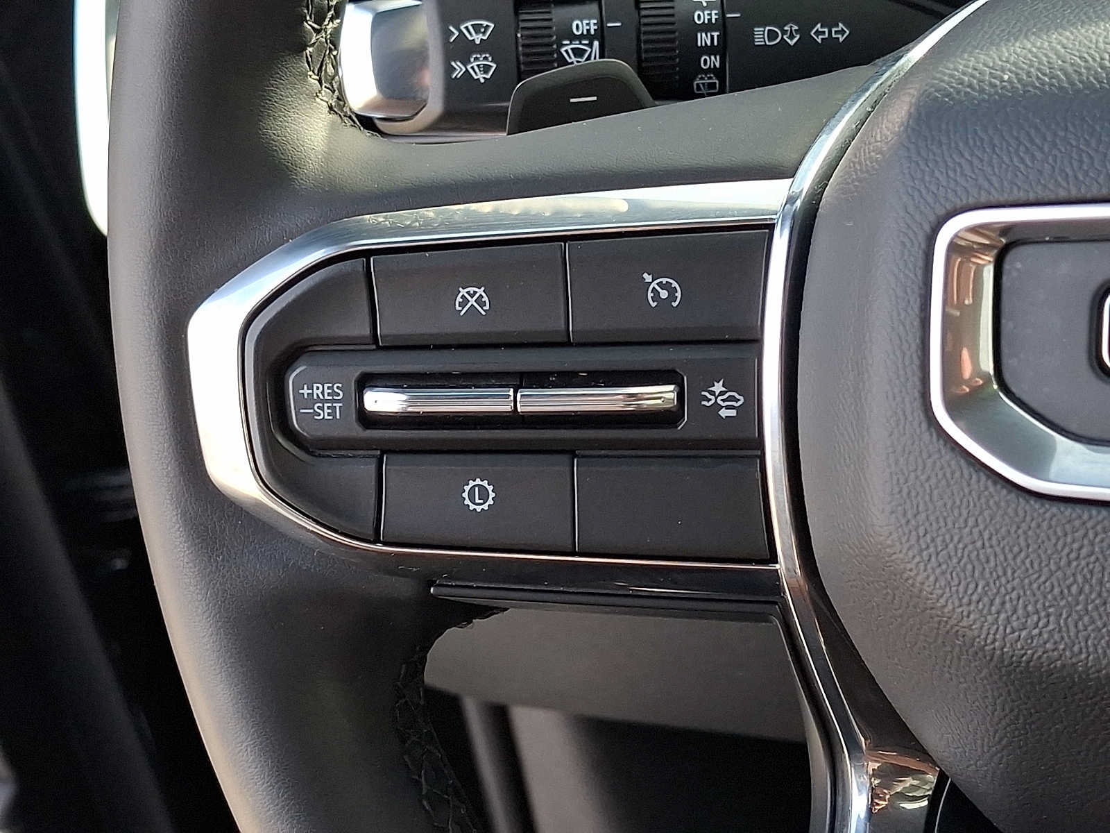 Used 2025 GMC Acadia Elevation w/ Elevation Premium Package AWD/4WD image 22