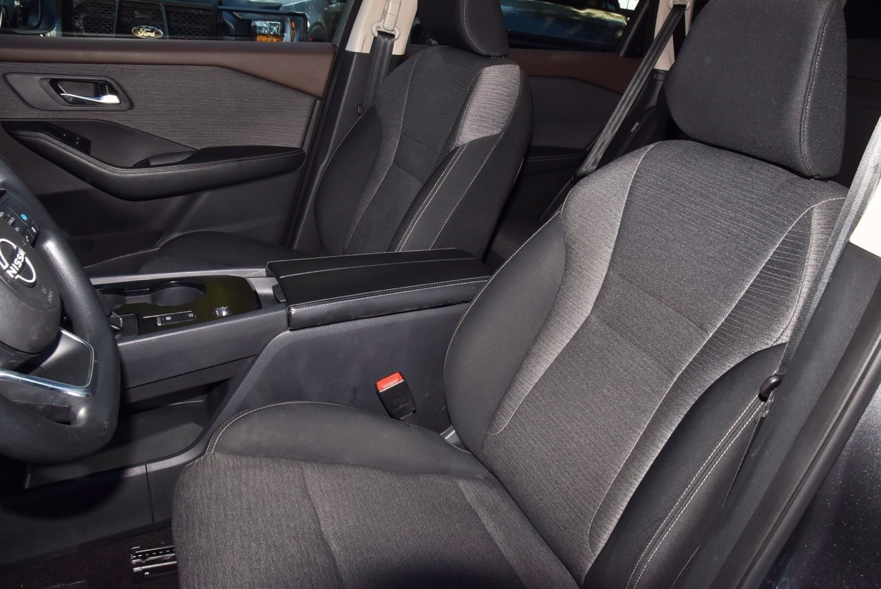 Used 2023 Nissan Rogue SV FWD image 31