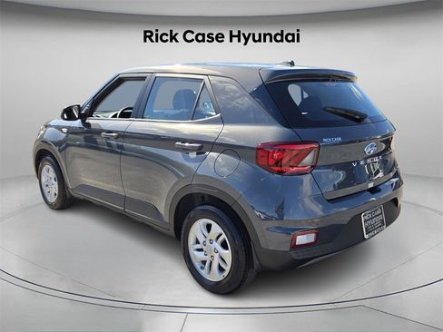 Certified 2025 Hyundai Venue SE image 8