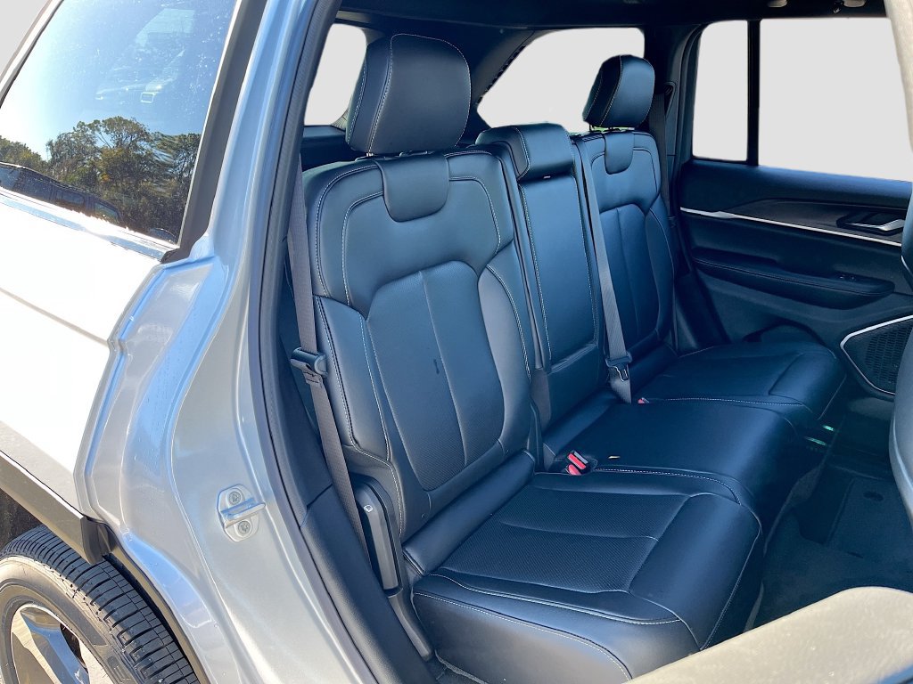 New 2026 Jeep Grand Cherokee Limited w/ Luxury Tech Group II RWD image 24