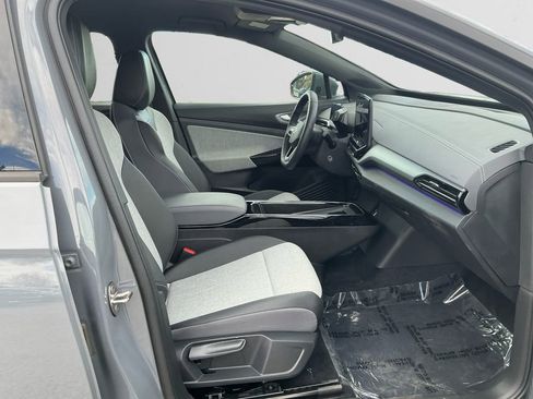 Used 2024 Volkswagen ID.4 Standard image 15