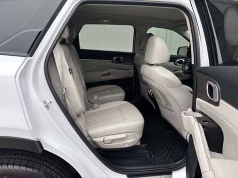 Used 2024 Kia Sorento SX image 19