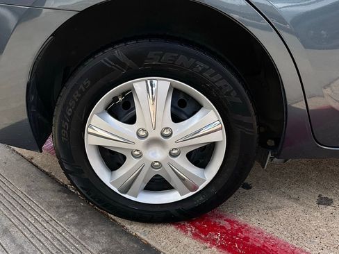 Used 2018 Toyota Corolla L image 9