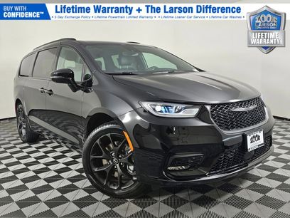 New 2026 Chrysler Pacifica Select