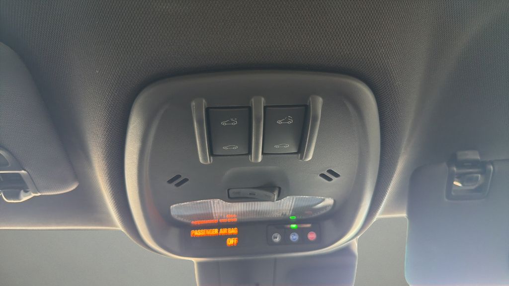 Used 2025 Chevrolet Trax RS w/ Sunroof Package FWD image 22