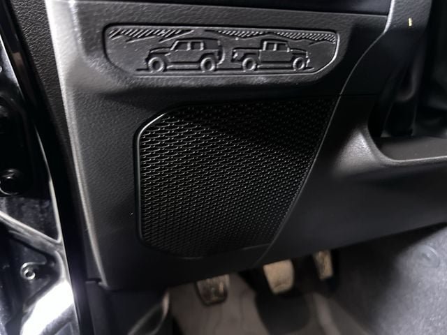 Used 2025 Jeep Wrangler Unlimited Rubicon w/ Convenience Group AWD/4WD image 25