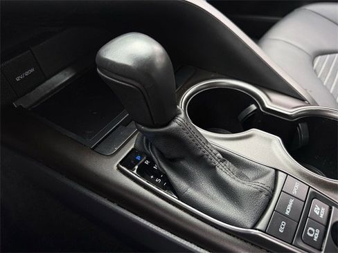 Used 2022 Toyota Corolla LE image 19