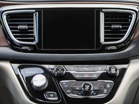 Used 2019 Chrysler Pacifica Touring-L Plus w/ Tire & Wheel Group image 13