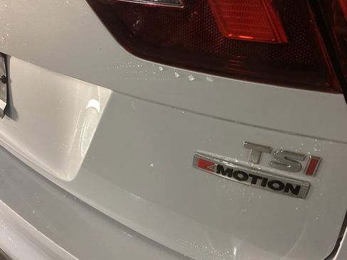 Used 2018 Volkswagen Tiguan SEL image 19