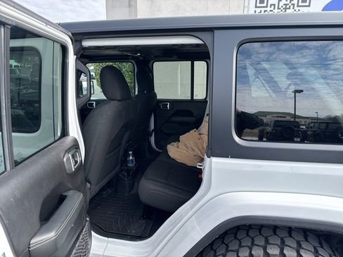 Used 2020 Jeep Wrangler Unlimited Sahara image 11