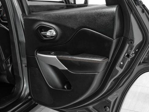 Used 2017 Jeep Cherokee Trailhawk w/ Cold Weather Group image 41