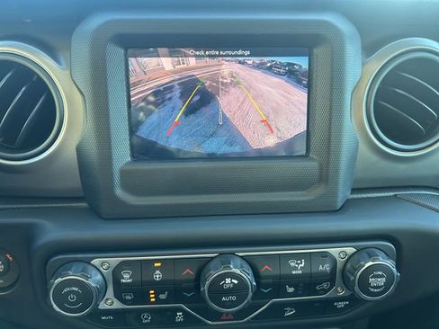 Used 2019 Jeep Wrangler Unlimited Sport S image 32