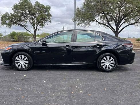 Used 2022 Toyota Camry LE w/ Cold Weather Package FWD image 4