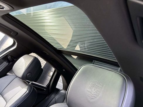 Used 2025 Porsche Macan Turbo image 38