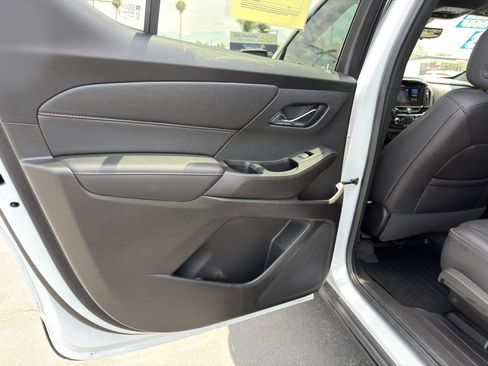 Used 2023 Chevrolet Traverse RS AWD/4WD image 19