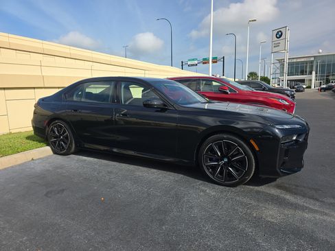 Certified 2025 BMW 760i xDrive w/ Executive Package image 1