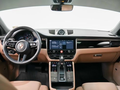 Certified 2025 Porsche Macan AWD/4WD image 21