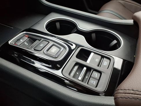 Certified 2025 Honda Pilot Elite image 23