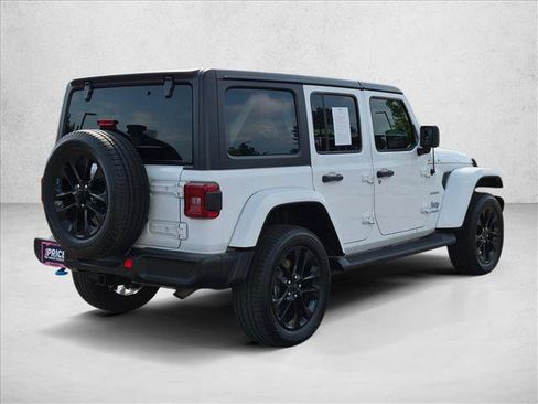 Used 2022 Jeep Wrangler Unlimited Sahara w/ Cold Weather Group AWD/4WD image 5