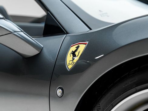 Used 2022 Ferrari F8 Tributo RWD image 32