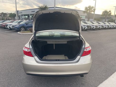 Used 2015 Toyota Camry XLE image 27