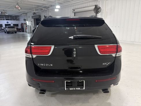 Used 2013 Lincoln MKX FWD image 4