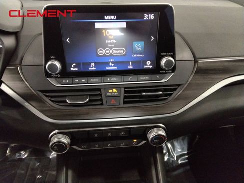 Used 2025 Nissan Altima 2.5 SV image 18