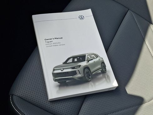 Used 2025 Volkswagen Tiguan SE R-Line AWD/4WD image 25