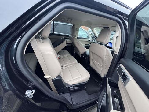 Used 2022 Ford Explorer XLT w/ Equipment Group 202A image 37