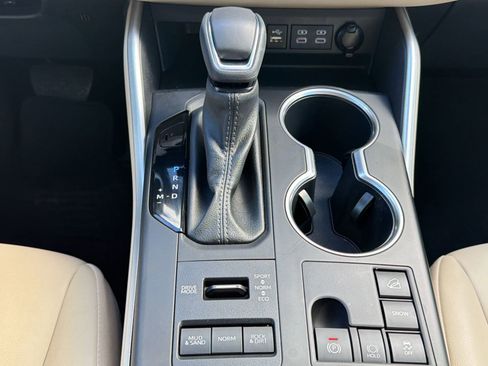 Used 2024 Toyota Highlander XLE image 20