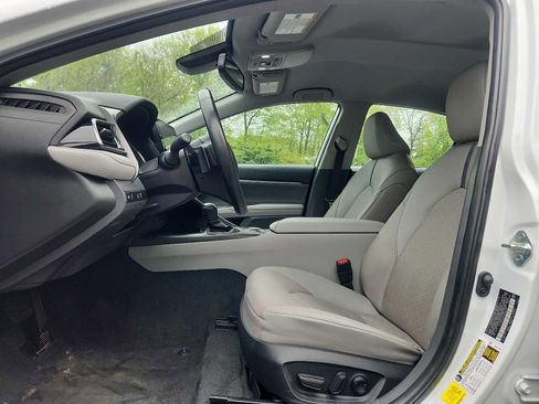 Used 2023 Toyota Camry XSE FWD image 13