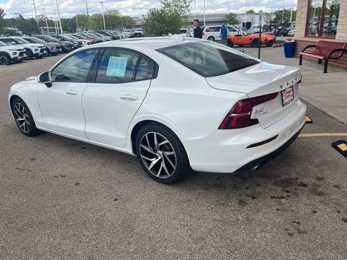 Used 2019 Volvo S60 T5 Momentum w/ Premium Package FWD image 5