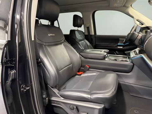 Used 2025 Ford Expedition Platinum AWD/4WD image 14